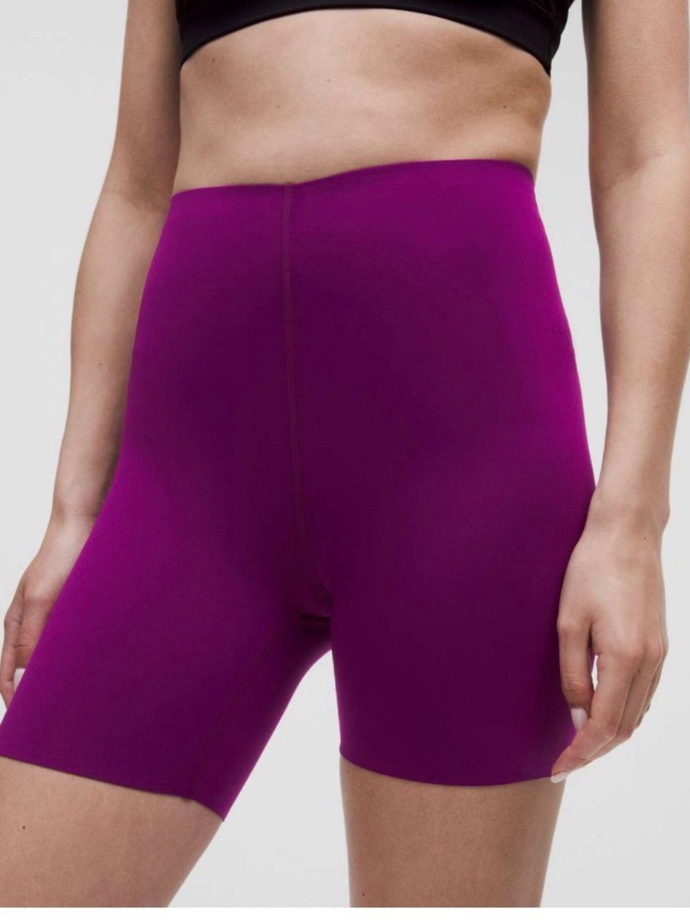 Lululemon Glow Up Super-High-Rise Short 6"
Chilled Grape Size 12